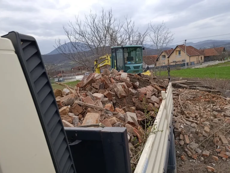 Read more about the article Odvoz kabastog materijala (šuta, zemlje, cigle, stvari,…)
